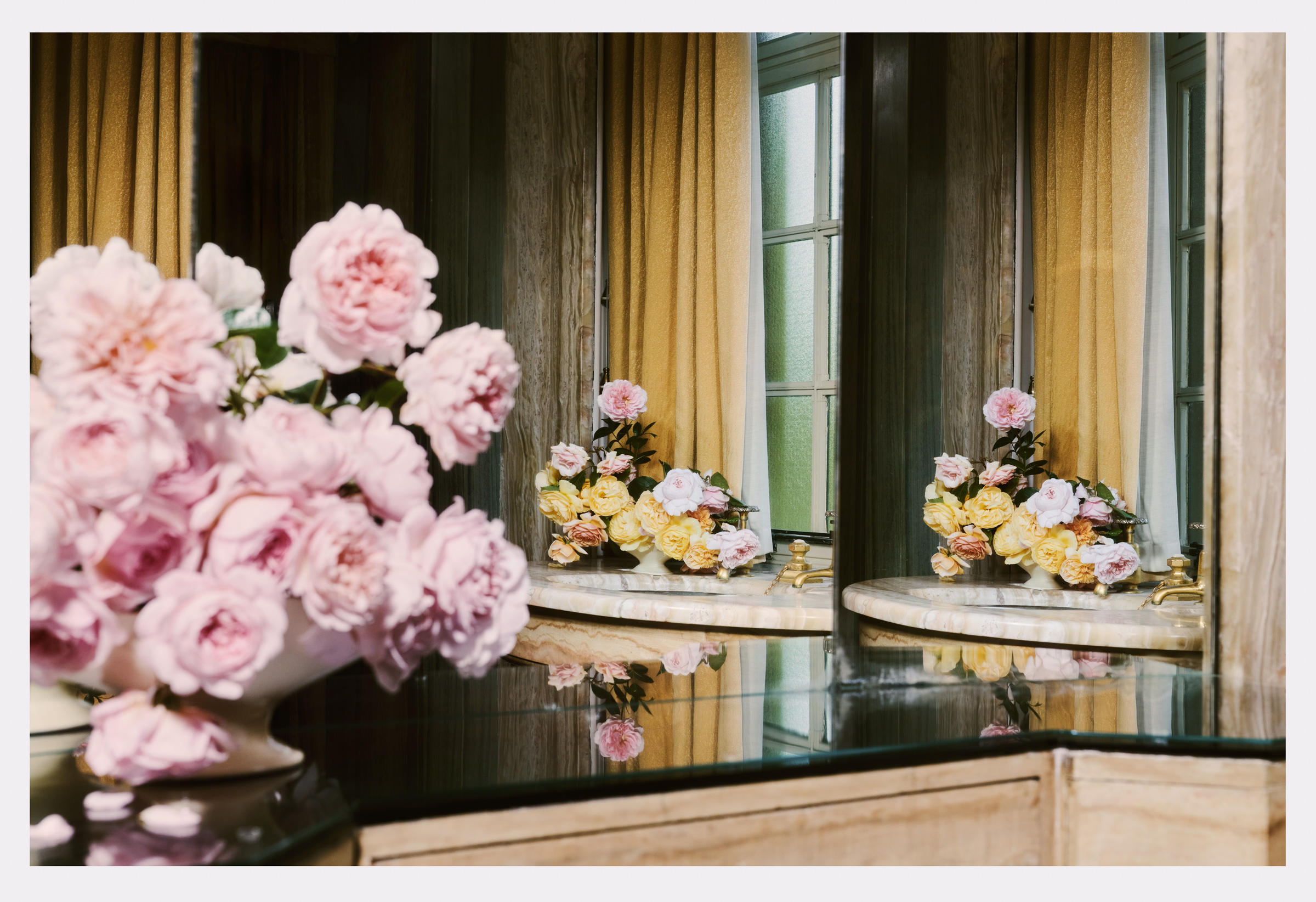 Revealing the poetry of flowers through objects from the new Zara